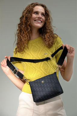 Женская черная сумка через плечо