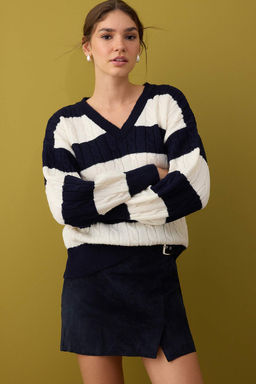 Lacivert Yumusak Dokulu Genis Kal?p Renk Bloklu Triko Kazak TWOAW26KZ00199