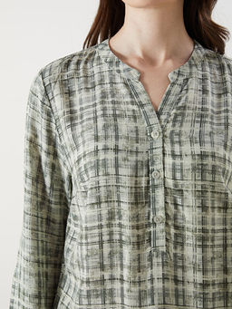 Ka??k Yaka Desenli Kad?n Bluz