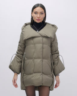 Куртка зимняя женская с большим капюшоном модная коричневого цвета 7739K - Visdeer фото 11