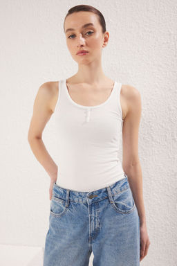 Ekru Dugmeli Fitted/Vucuda Oturan Pamuklu Esnek Fitilli Orme Atlet TWOSS24AL00015