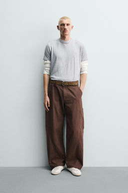 PANTALON CARGO BALLOON FIT COSTURAS / Marr?n