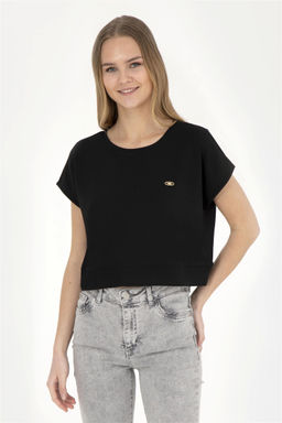 Женская черная футболка с круглым вырезом