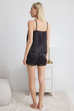 Trendyolmilla Siyah Dantel ve Baglama Detayl? Ip Ask?l? Saten Sortlu Dokuma Pijama Tak?m? THMSS25PT00192 фото 5