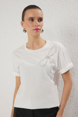 Trendyolmilla Ekru Fiyonk Tas Detayl? Regular/Normal Kal?p Orme Bluz TWOSS25BZ00415  фото 6