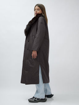 Пальто зимнее женское с мехом песец люкс класса темно-коричневого цвета 5071TK - Mtforce фото 20