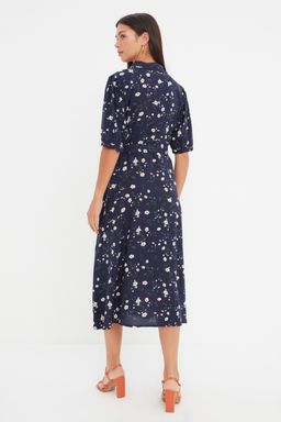 TRENDYOLMILLA Lacivert Cicek Desenli Kusakl? Midi Dokuma Viskon Gomlek Elbise TWOSS20EL1559 фото 17