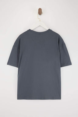 Antrasit Oversize/Genis %100 Pamuk Bisiklet Yaka Cepli T-Shirt TMNSS26TS00016