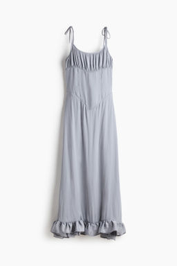 Vestido con tirantes de lazo y bajo de volante