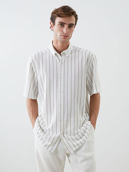 Regular Fit K?sa Kollu ?izgili Erkek G?mlek