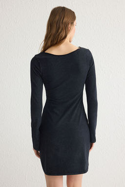 TRENDYOLMILLA Siyah Y?kamal?/Soluk Efektli Skater/Belden Ac?lan Mini Orme Elbise TWOSS25EL00066