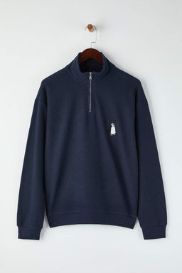Lacivert Yeni Oversize/Genis Kesim Penguen Nak?sl? Dokulu Dik Yaka Sweatshirt TMNAW26SW00014