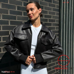 Женская весенняя косуха на молнии