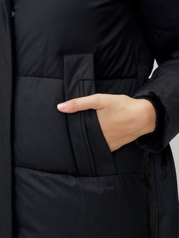 Пальто утепленное стеганное зимнее с капюшоном женское черного цвета 9605Ch - Mtforce фото 10