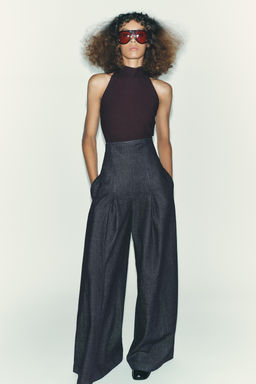 HALTER CREPE TOP