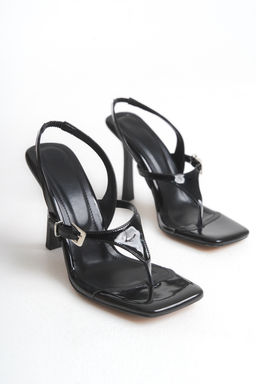 Siyah Toka Detayl? Rugan Kare Burun Kad?n Ince Topuklu Sandalet TAKSS25TO00072