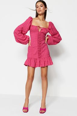 TRENDYOLMILLA Bridal Ekru Vucuda Oturan Dokulu Astarl? Dokuma K?sa Dugun/Nikah S?k Abiye Elbise TPRSS23EL00024