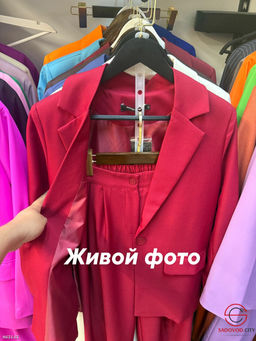 Женский классический костюм