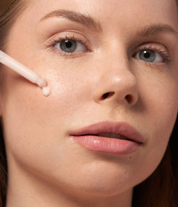 Антивозрастная подтягивающая сыворотка с бакучиолом и биопептидами - Smorodina фото 2