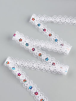 Тесьма гипюровая белая с пайетками 1.5 см, в упаковке 25 метров