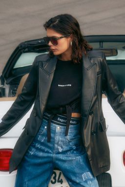 TRENDYOLMILLA X Sagaza Studio Siyah Sloganl? Orme T-Shirt TPRAW22TS0214  фото 3