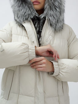 с чернобуркой ПРЕМИУМ класса Полупальто куртка зимняя коричневого цвета  бежевого цвета - Mtforce фото 10