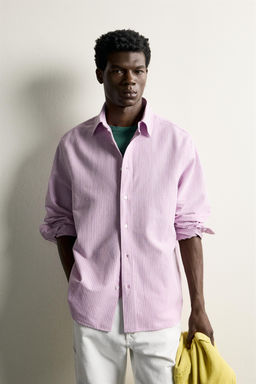 CAMISA REGULAR FIT RAYAS / Rosa pastel