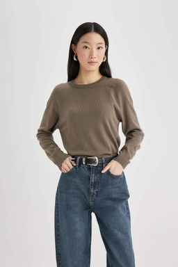 Свитер обычного кроя с круглым вырезом