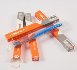 Зубная щетка с бамбуковым углем "Хаони"