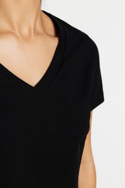 TRENDYOLMILLA Beyaz %100 Pamuk Basic V Yaka Orme T-Shirt TWOSS23TS00001 фото 20