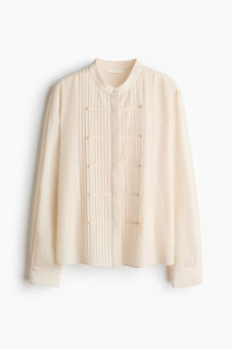 Blusa con jaretas y botonadura frontal
