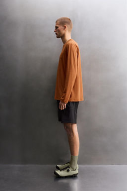 CAMISETA T?CNICA GRAVEL MANGA LARGA ESTRUCTURA / Ocre