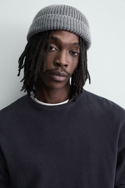 GORRO CORTO / Gris