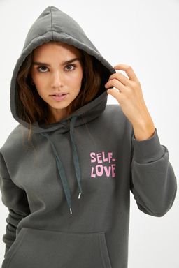 TRENDYOLMILLA Antrasit S?rt Bask? Detayl? Oversize/Genis Kal?p Kal?n Ici Polarl? Orme Sweatshirt TWOAW22SW0687  фото 10