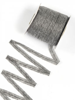 Лента Idealtex нитепрошивная клеевая по косой с нитью 12мм 45г/м? в инд.упаковке серый 5712G рул.100м