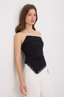 Siyah Fitted/Vucuda Oturan Straplez Kolsuz Dantel Detayl? Crop/K?sa Krep Orme Bluz TWOSS26BZ00822