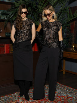 Блузка из сетки с пайетками