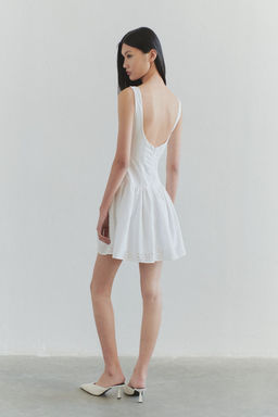 TRENDYOLMILLA Limited Edition Beyaz Etegi Belden Ac?lan Dugme Detayl? Brode Mini Dokuma Elbise TWOSS25EL00521 фото 2