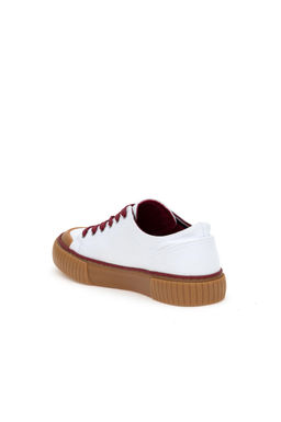 Kad_n Beyaz Ayakkab_ Sepette S_rpriz _ndirim