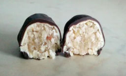 Кокос с Грецким орехом в бело-темной шок глазури вес 1000 г (Микаелло)