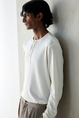 Camiseta de canale con cuello panadero