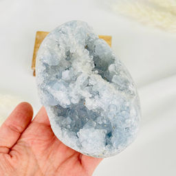 Друза Целестина на подставке - Радуга самоцветов фото 3