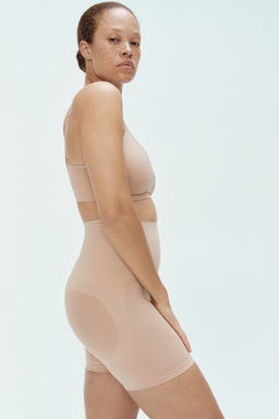 Culotte push-up con efecto moldeador firme