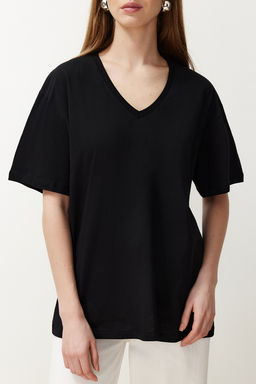 Siyah %100 Pamuk Boyfriend V Yaka Orme T-Shirt TWOSS23TS00003