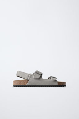 SANDALIA HEBILLAS PIEL / Gris