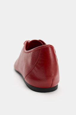 ZAPATO PLANO PIEL CORDONES / Rojo - Zara фото 4