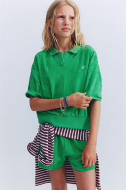 CONJUNTO POLO Y BERMUDA EFECTO TOALLA / Verde