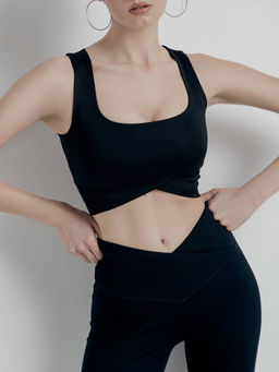 CONTE Укороченный спортивный топ с фигурным низом LTD 1716 black black