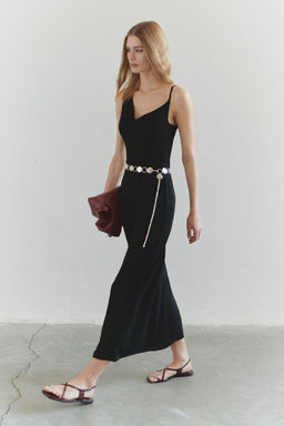 TRENDYOLMILLA Limited Edition Siyah S?rt Detayl? Bodycon Esnek Orme Elbise TWOSS25EL00509