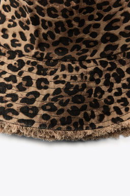 ANIMAL PRINT FRAYED BUCKET HAT